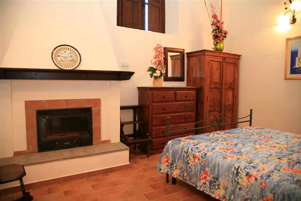 Agriturismo Toscanella Montebello Luaran gambar